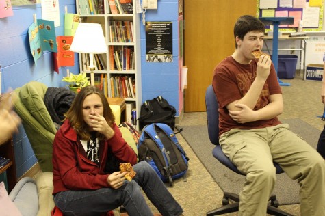 Harley White and Preston Cape eat pizza and participate in discussion