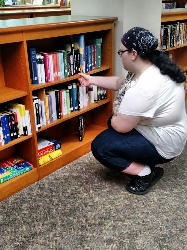 Student searches for a copy of House by Ted Decker and Frank Peretti.