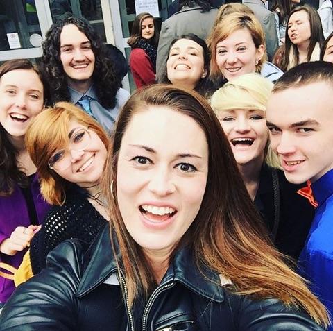 Mrs. Frazier and the AP US History class pose for a selfie. 